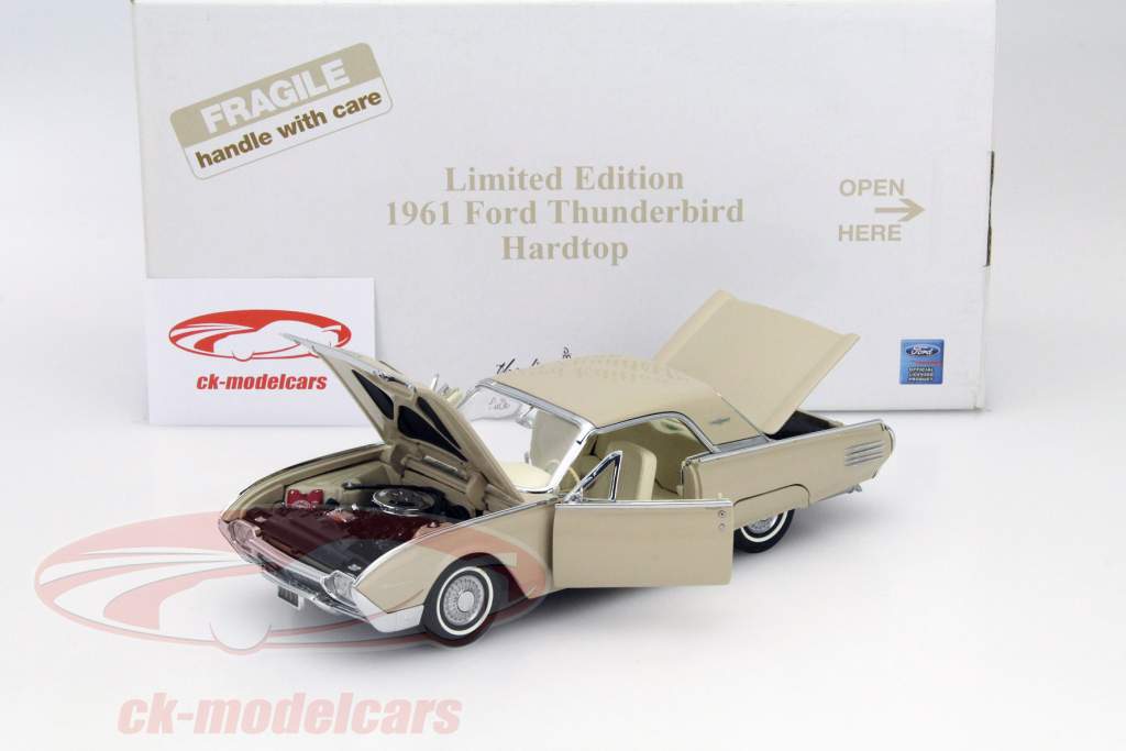 Ford Thunderbird Hardtop 新年 1961 米色 1:24 Danbury Mint