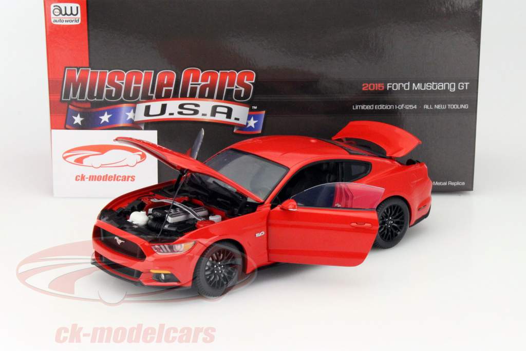 Ford Mustang GT Год 2015 красный 1:18 Autoworld