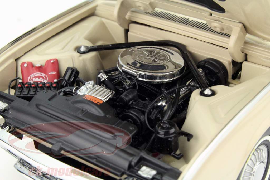 Ford Thunderbird Hardtop Anno 1961 beige 1:24 Danbury Mint