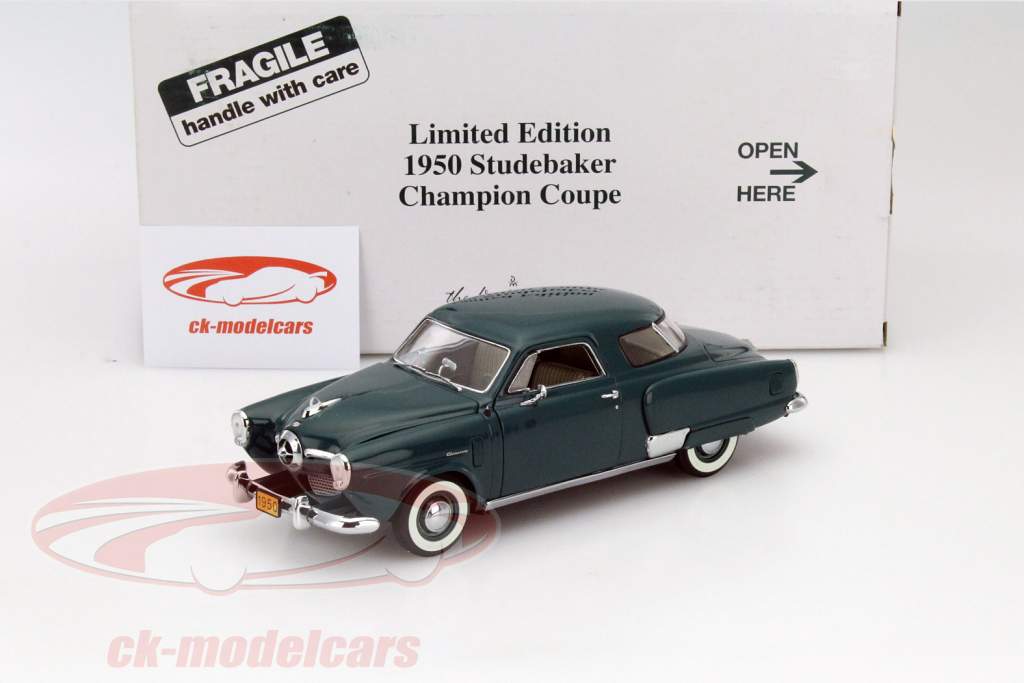 Stundebaker Champion Coupe Год 1950 темно-зеленый 1:24 Danbury Mint