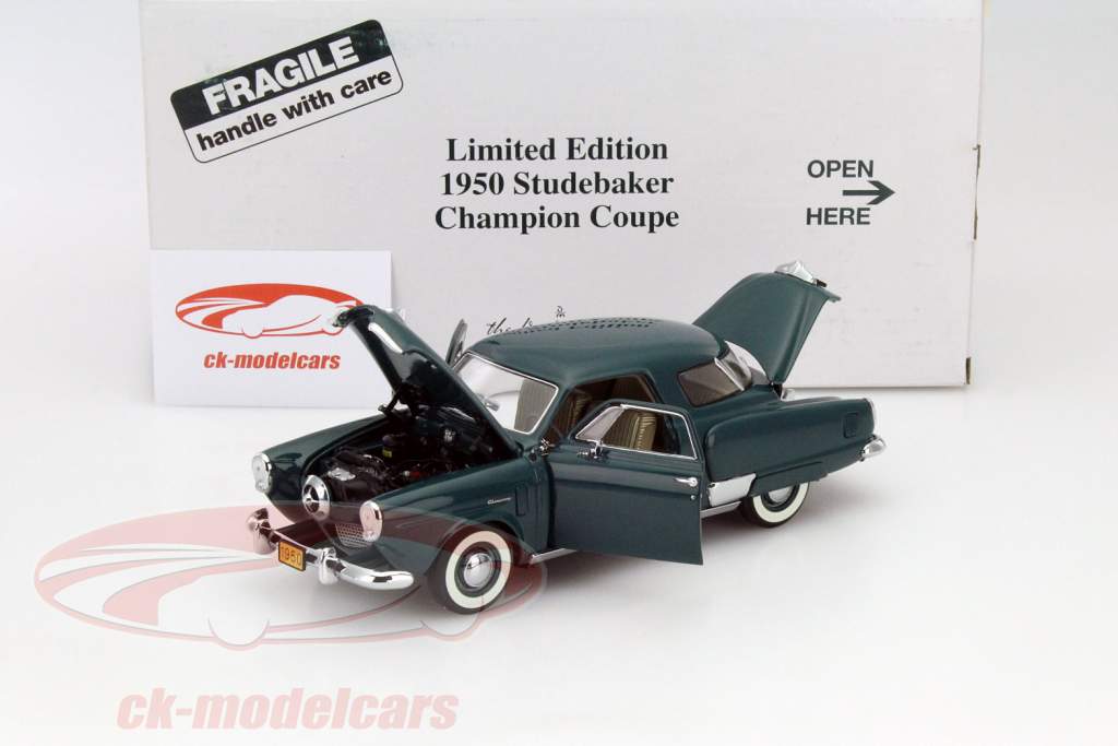 Stundebaker Champion Coupe Год 1950 темно-зеленый 1:24 Danbury Mint