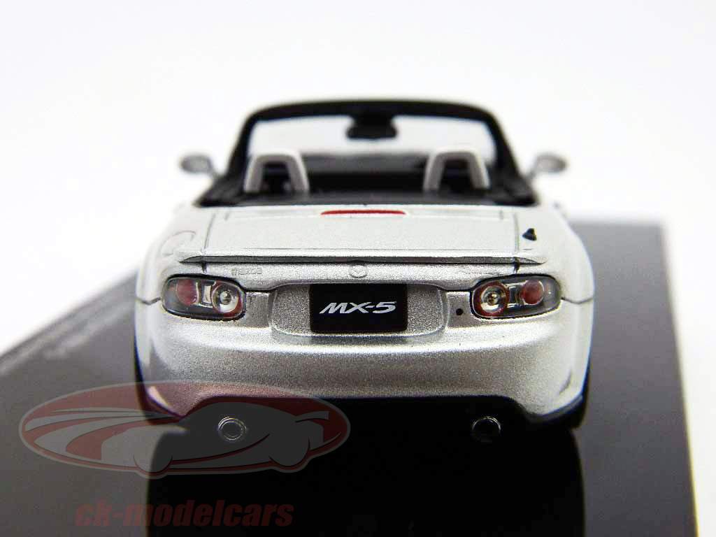 Mazda MX-5 Tuned Version silber metallic / silver metallic 1:43 AutoArt