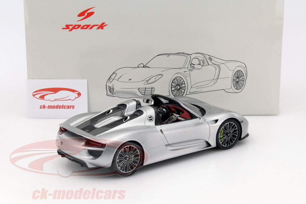 Porsche 918 Spyder Baujahr 2014 hellgrau metallic 1:18 Spark