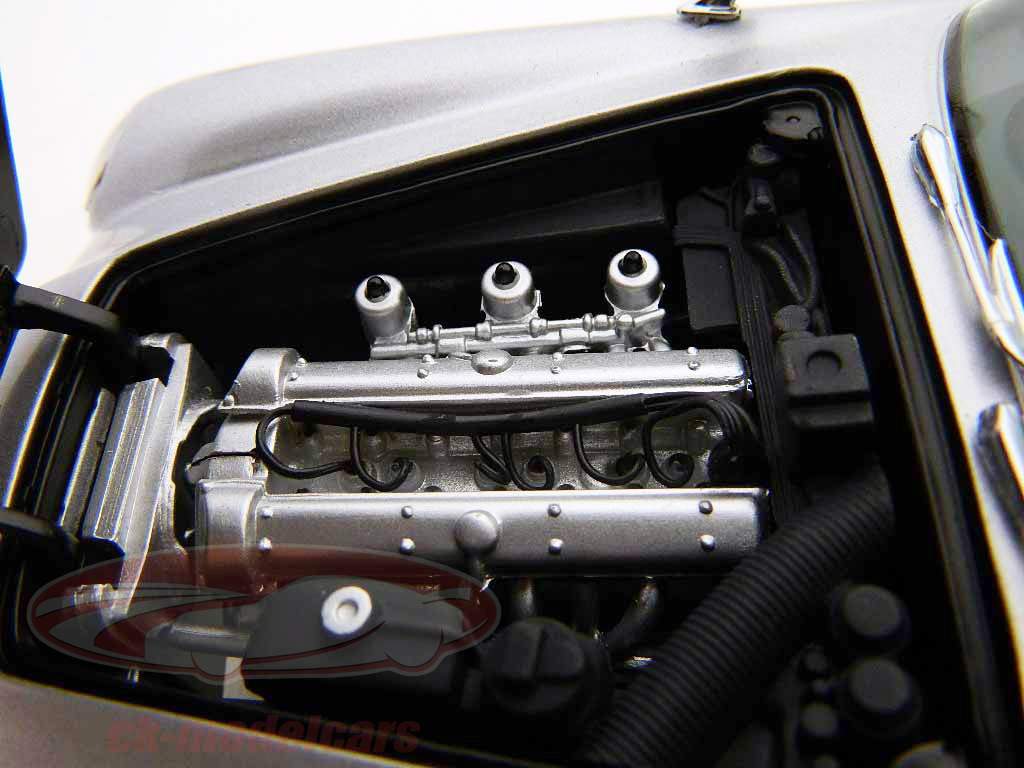 1963 Aston Martin DB5 sølvgrå metallic 1:18 SunStar