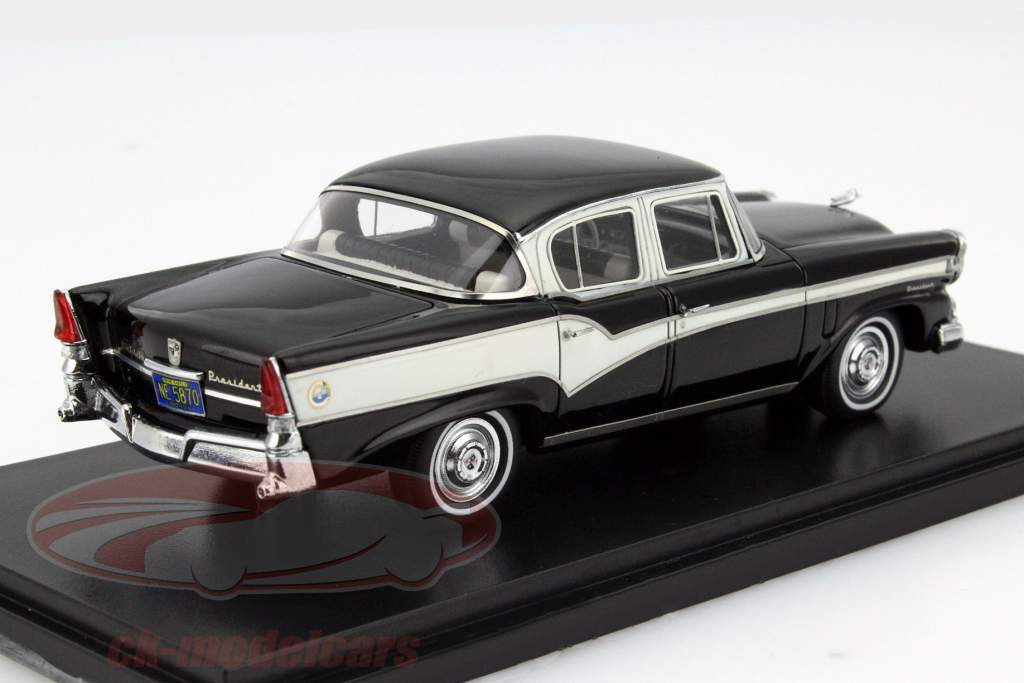Studebaker President Jaar 1956 zwart / wit 1:43 Neo