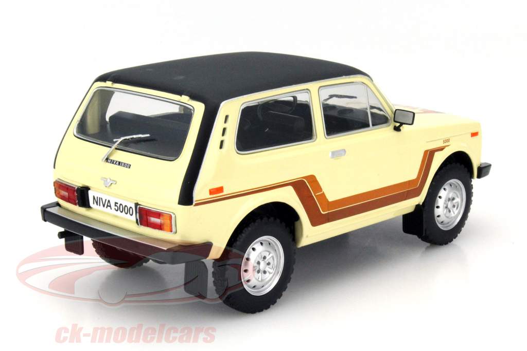 Lada Niva 5000 浅褐色的 1:18 ModelCar Group