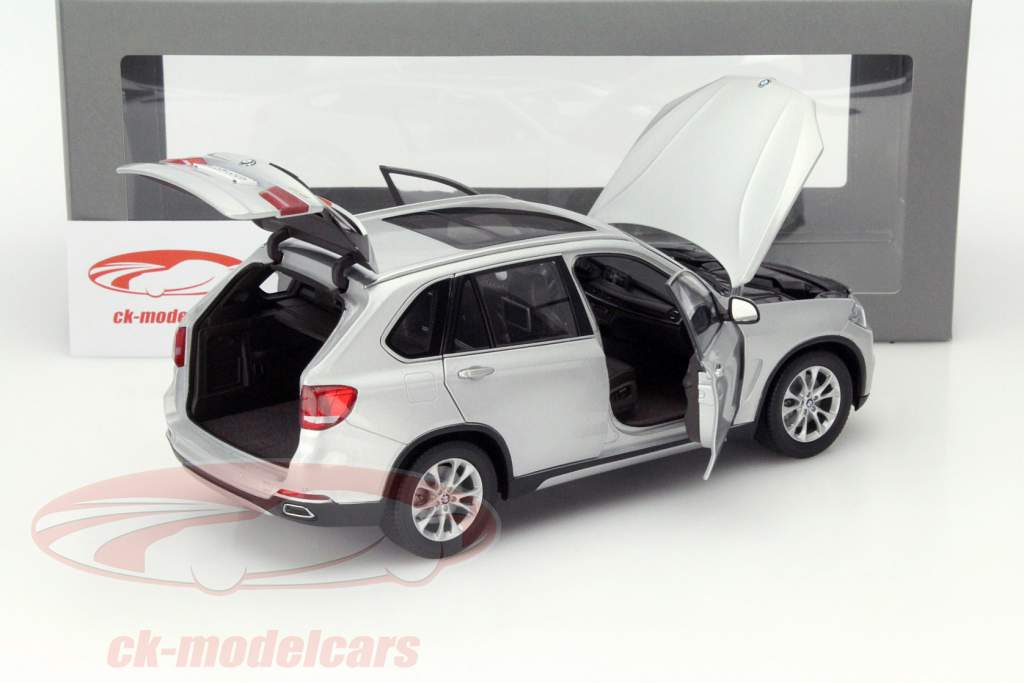 宝马 X5 (F15) 2013年 银色 1:18 ParagonModels