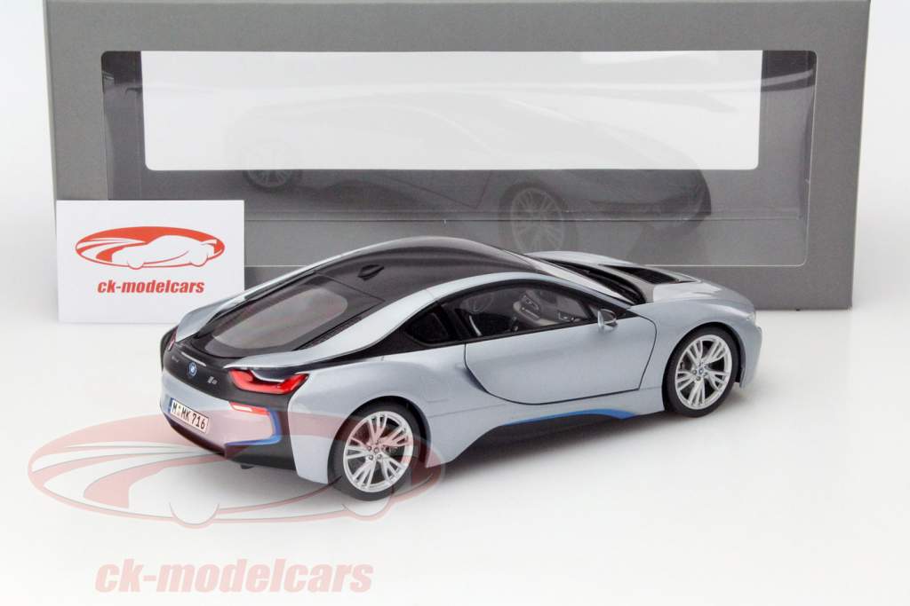 BMW i8 anno 2013 argento / ottuso blu 1:18 ParagonModels