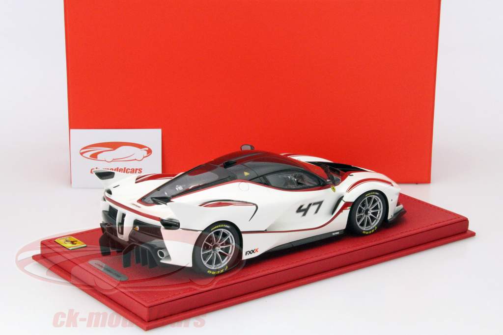 Ferrari FXX K #47 blanco / rojo 1:18 BBR