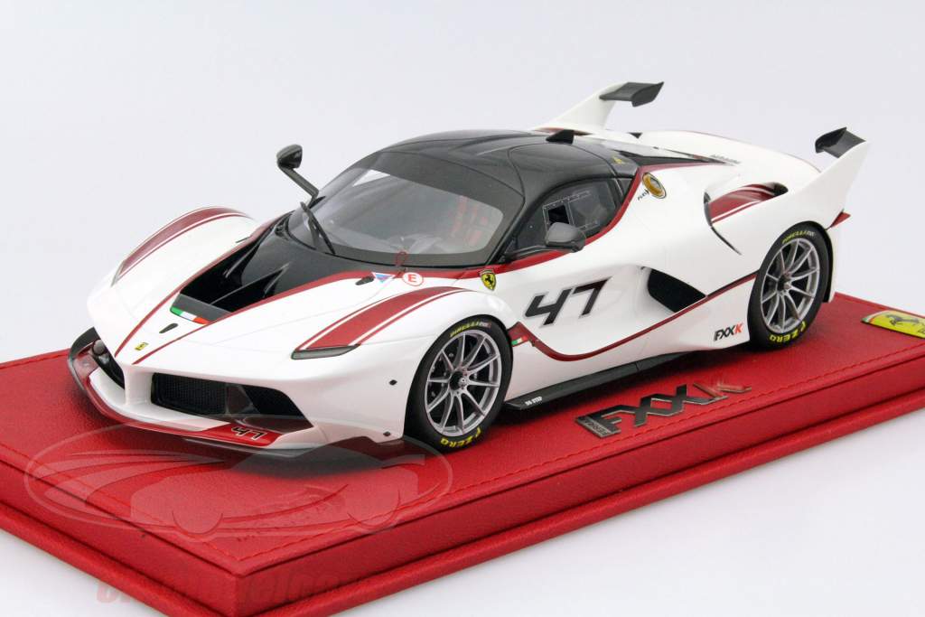 Ferrari FXX K #47 blanco / rojo 1:18 BBR
