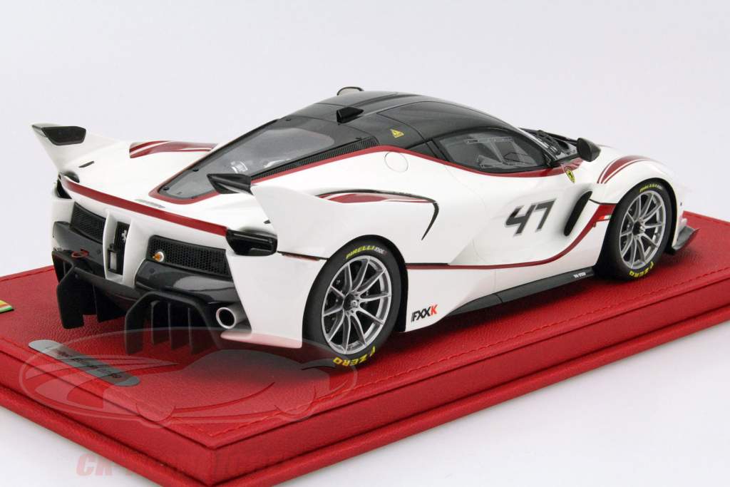 Ferrari FXX K #47 blanco / rojo 1:18 BBR