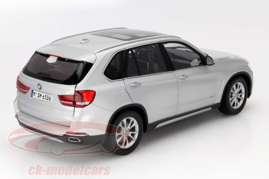 BMW X5 (F15) Jaar 2013 zilverwerk 1:18 ParagonModels