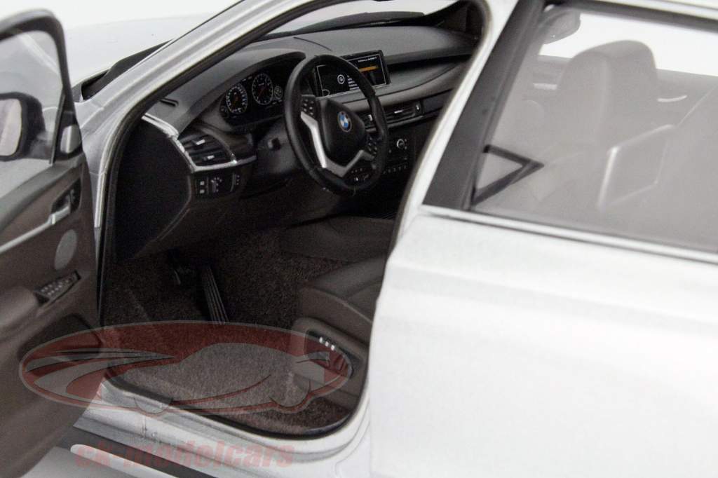 BMW X5 (F15) Jaar 2013 zilverwerk 1:18 ParagonModels