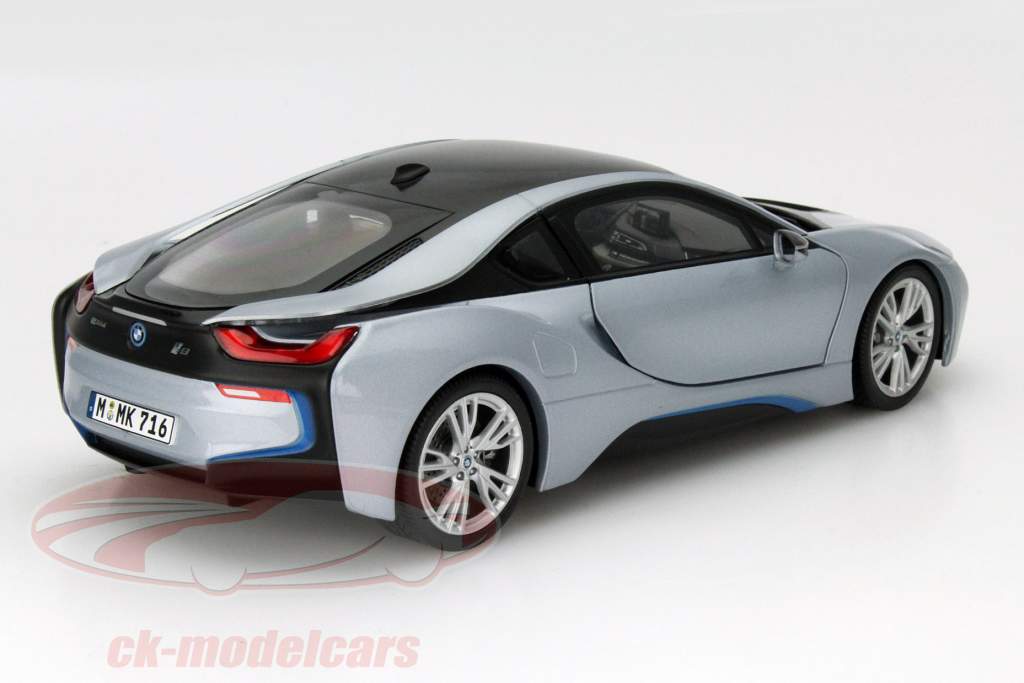 BMW i8 anno 2013 argento / ottuso blu 1:18 ParagonModels