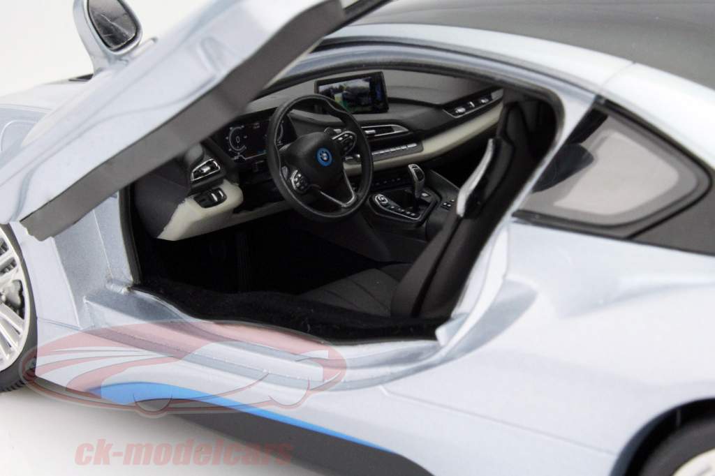 BMW i8 anno 2013 argento / ottuso blu 1:18 ParagonModels