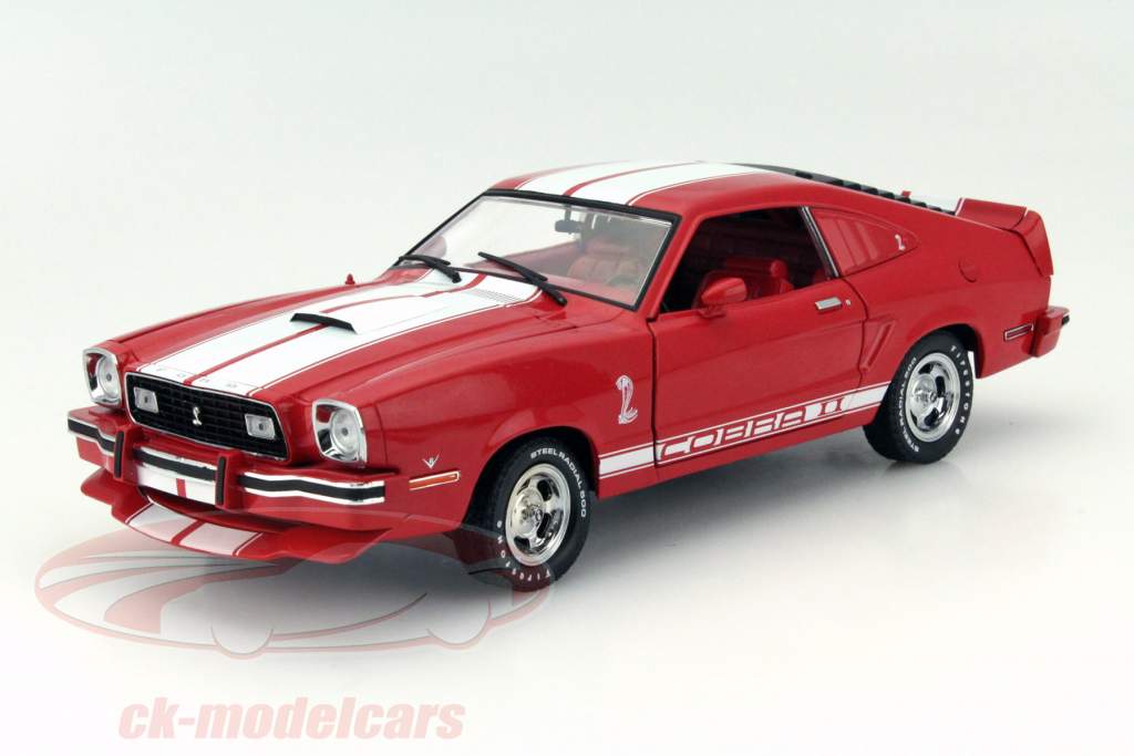 福特 野马II 眼镜王蛇 1978年 红/白色 1:18 绿光 Greenlight