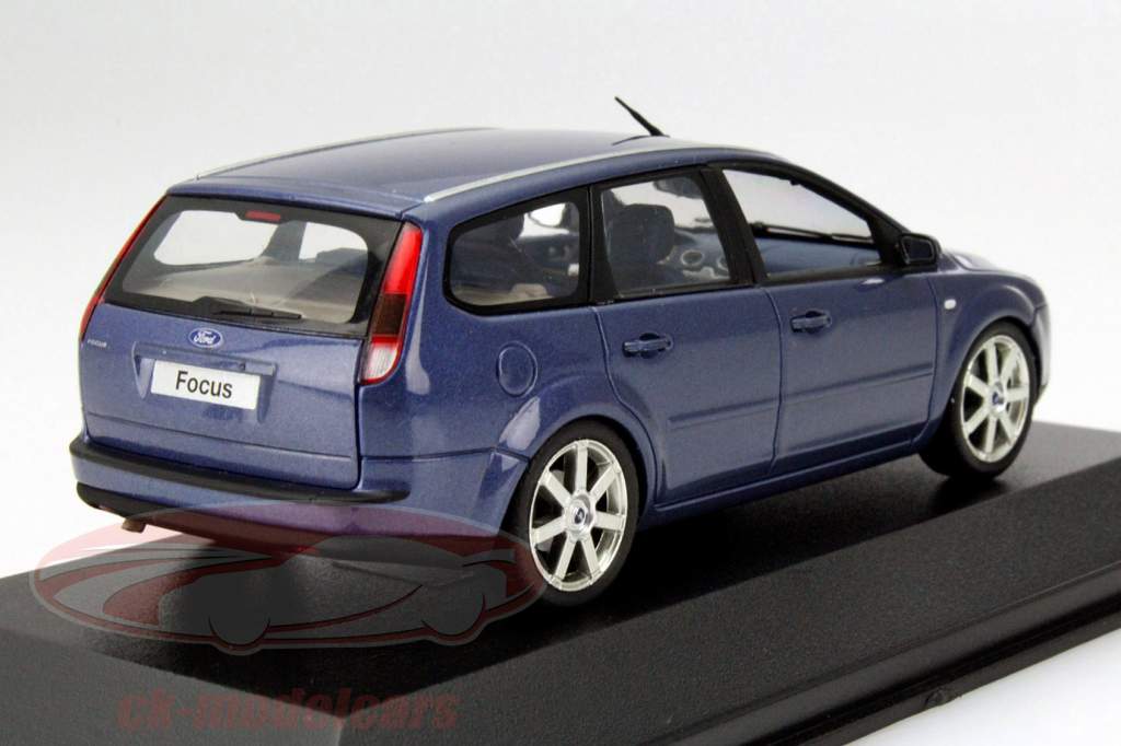 Ford Focus Turnier år 2005 blå metallic 1:43 Minichamps