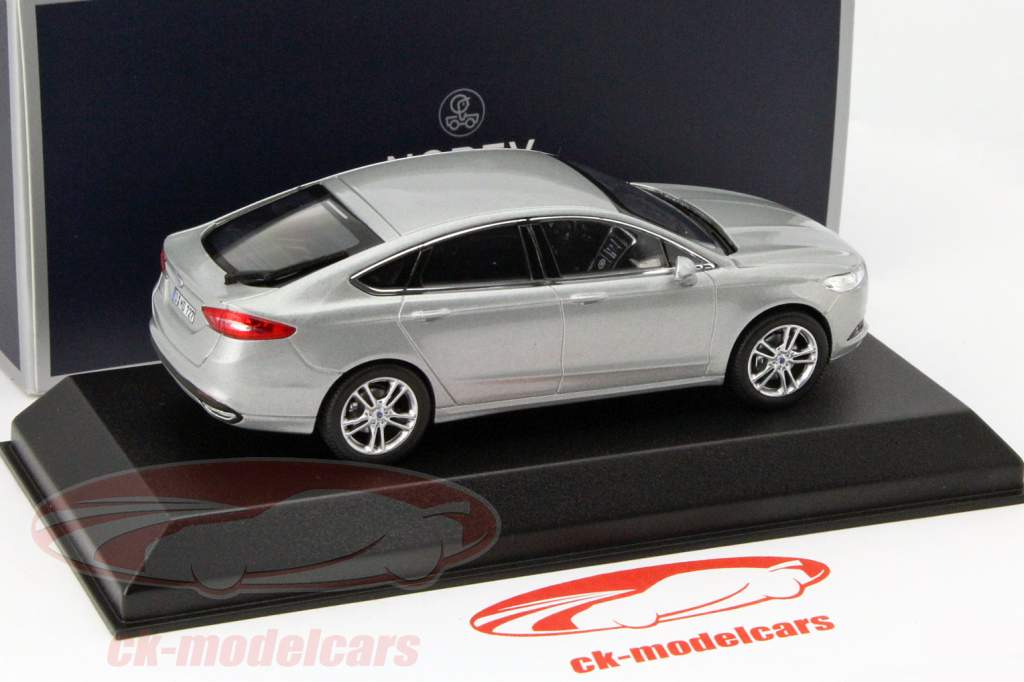 Ford Mondeo 年 2015 ライトグレー メタリック 1:43 Norev