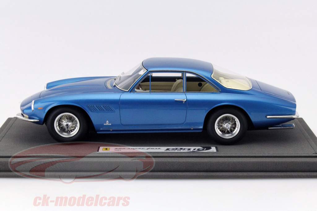 Ferrari 500 Superfast год 1964 синий 1:18 BBR