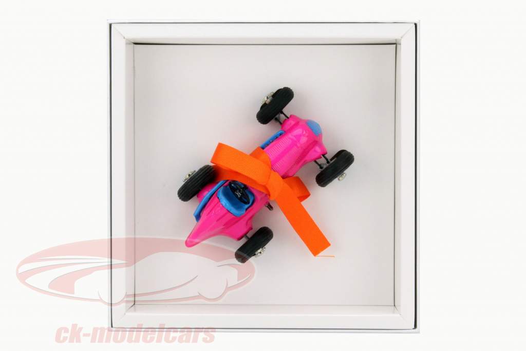 Pop Art Edition Studio I rosa 1:24 Schuco