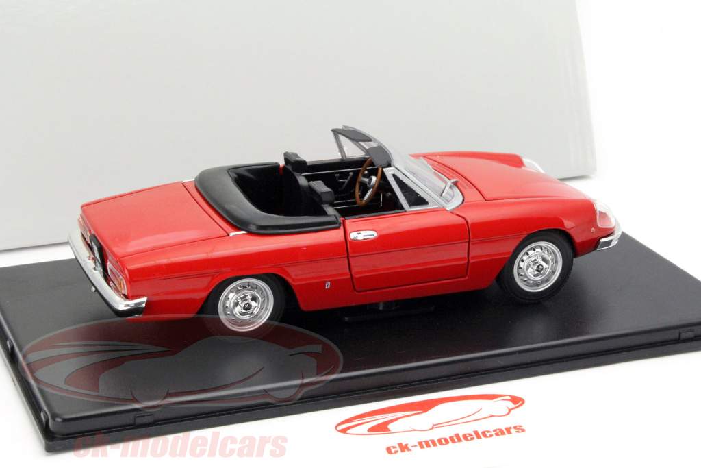 Alfa Romeo 2000 Spider Veloce год 1971 красный 1:24 Leo Models