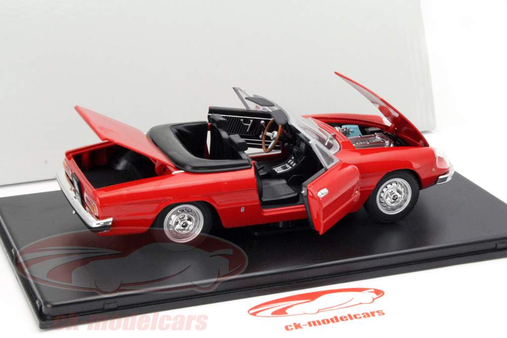 Alfa Romeo 2000 Spider Veloce год 1971 красный 1:24 Leo Models