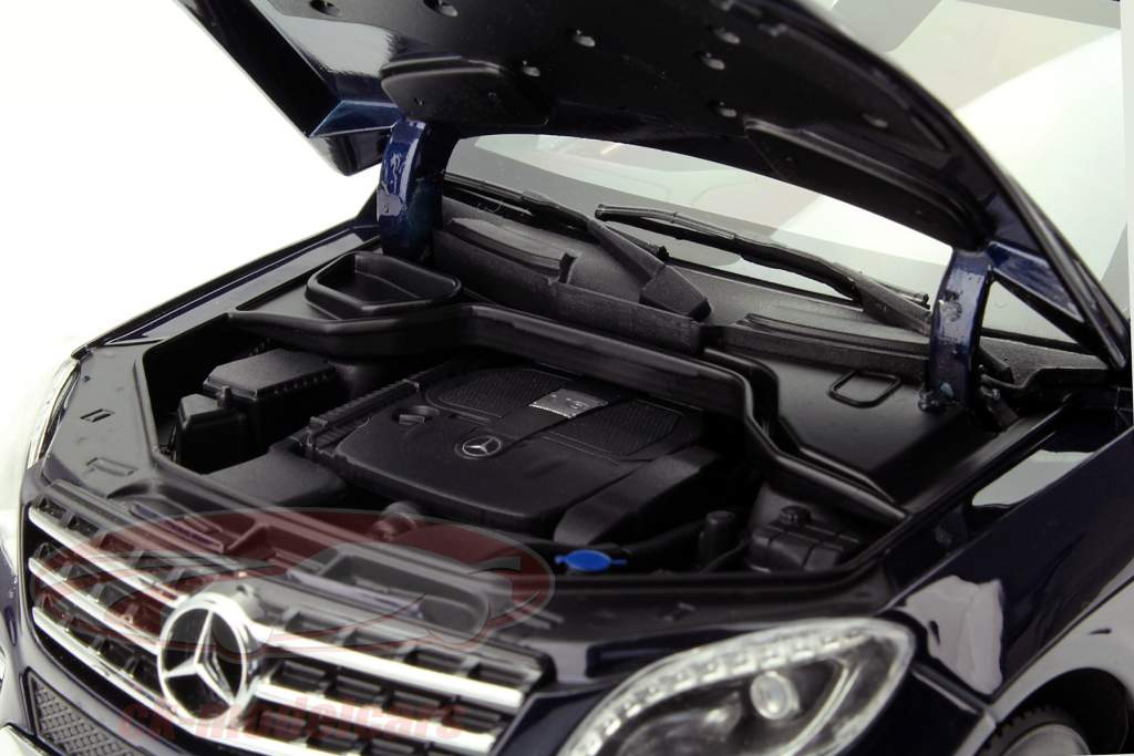 【MINICHAMPS】MercedesC−class 1/18 #M62 Amazon.com: Norev – 183581 – Vehicle Miniature – Mercedes
