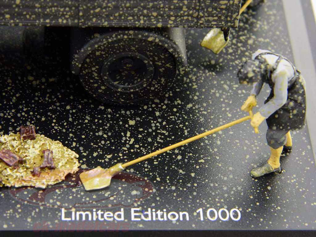 Hanomag ST 100 mit Anhänger / with trailer 1:43 Schuco