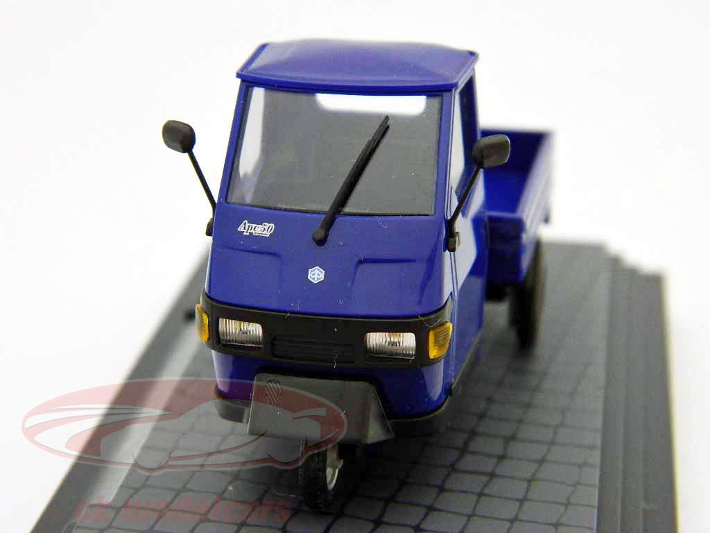 Piaggio Ape 50 dunkelblau / darkblue 1:43 Busch