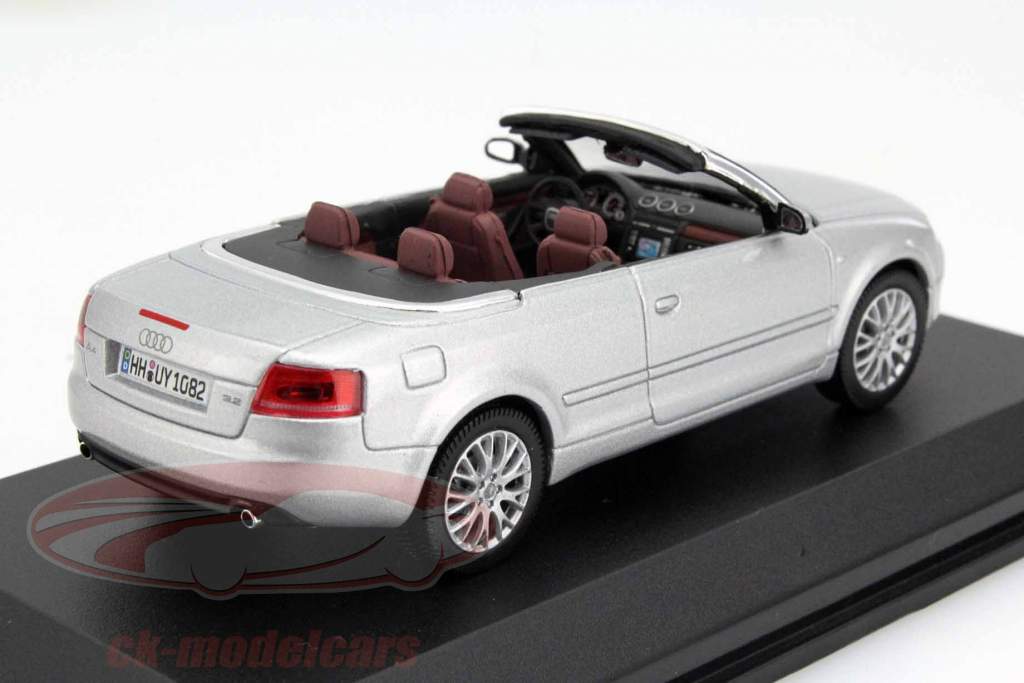 Audi A4 Cabriolet luce argento 1:43 Norev