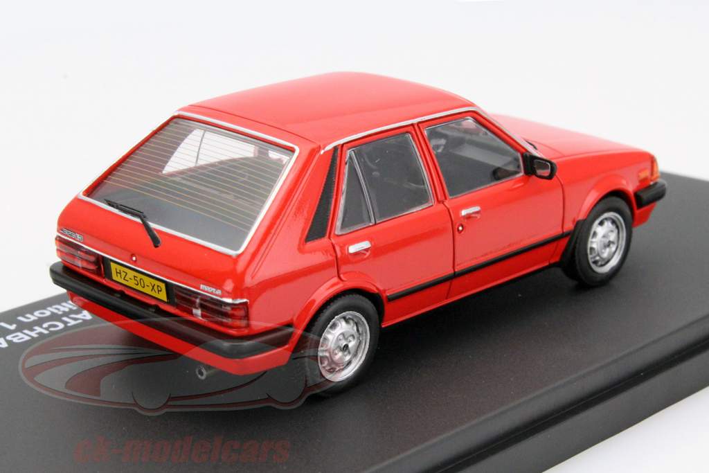 Mazda 323 Hatchback år 1982 rød 1:43 Triple9