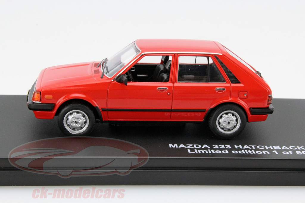 Mazda 323 Hatchback anno 1982 rosso 1:43 Triple9