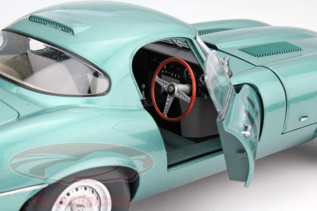 Jaguar E-Type Lightweight #44 Salvatori, Protheroe 1:18 Paragon Models