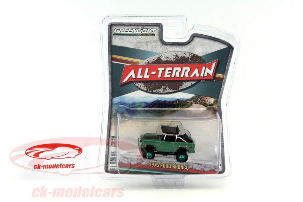 Ford Bronco год 1976 темно-зеленый / зеленый 1:64 Greenlight