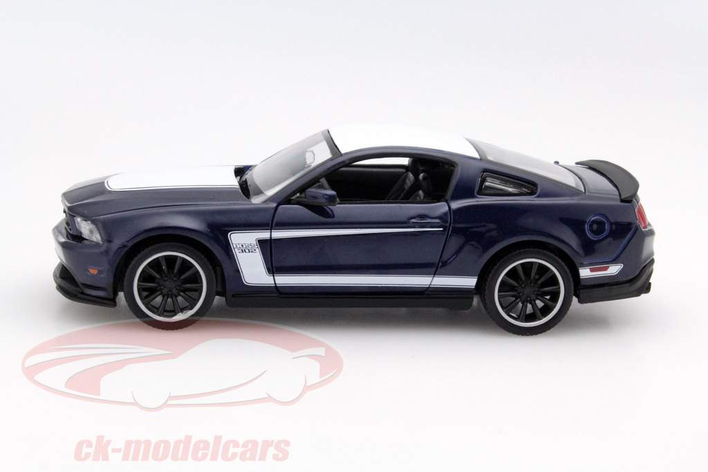 Ford Mustang Boss 302 ブルー / ホワイト 1:24 Maisto