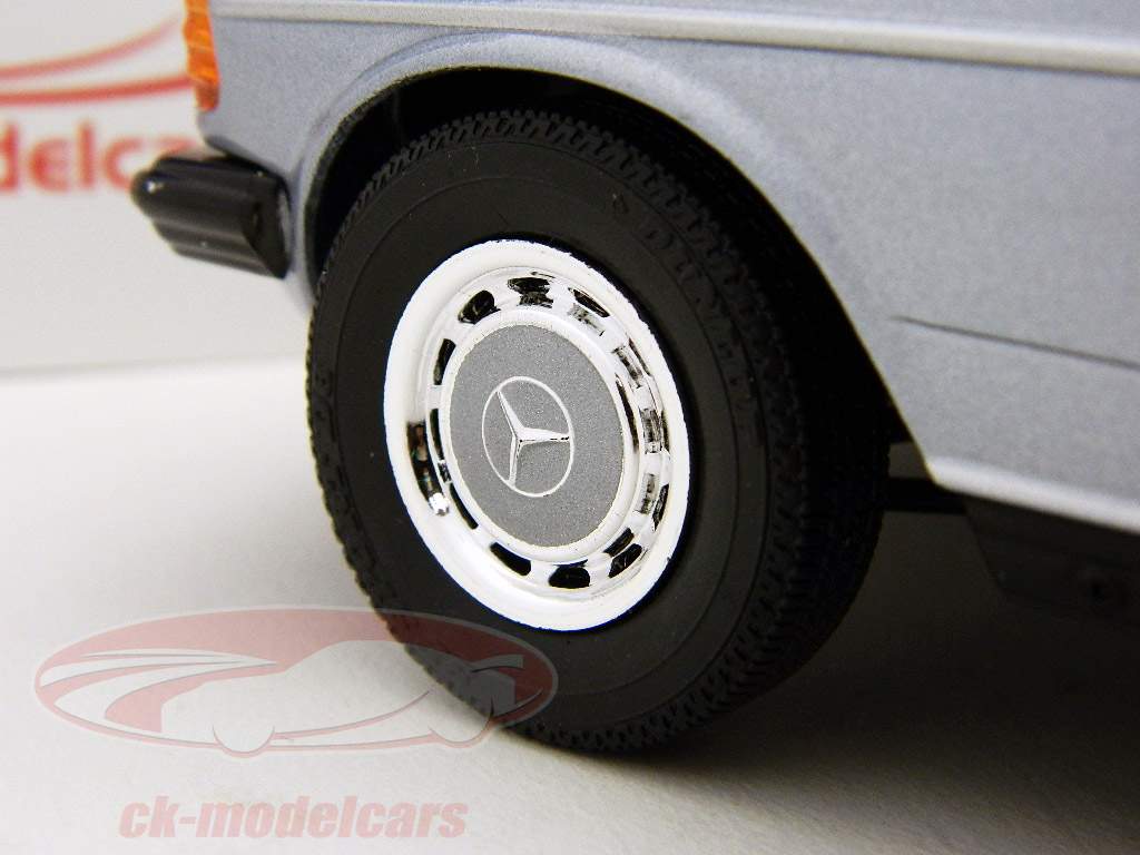 Revell 1:18 メルセデスベンツ230E W123銀/ レヴェル 08407