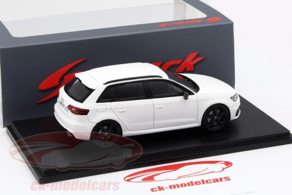 Audi RS3 Sportback год 2015 белый 1:43 Spark