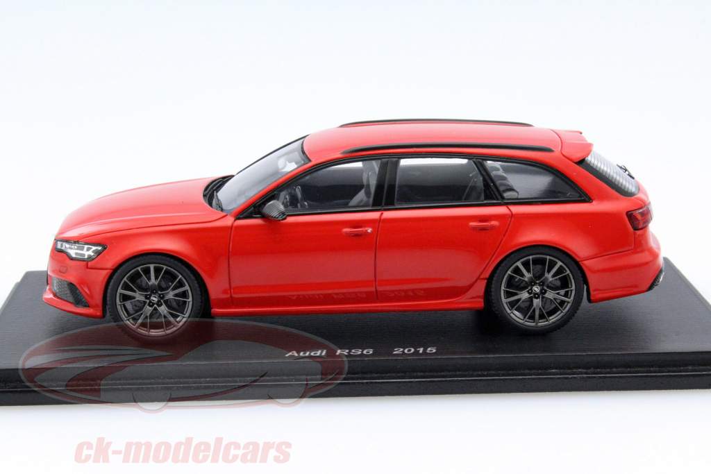 Audi RS6 Avant 年 2015 红 1:43 Spark