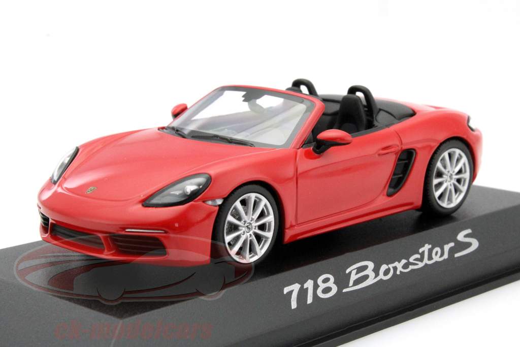 Porsche 718 Boxster S год 2016 красный 1:43 Minichamps