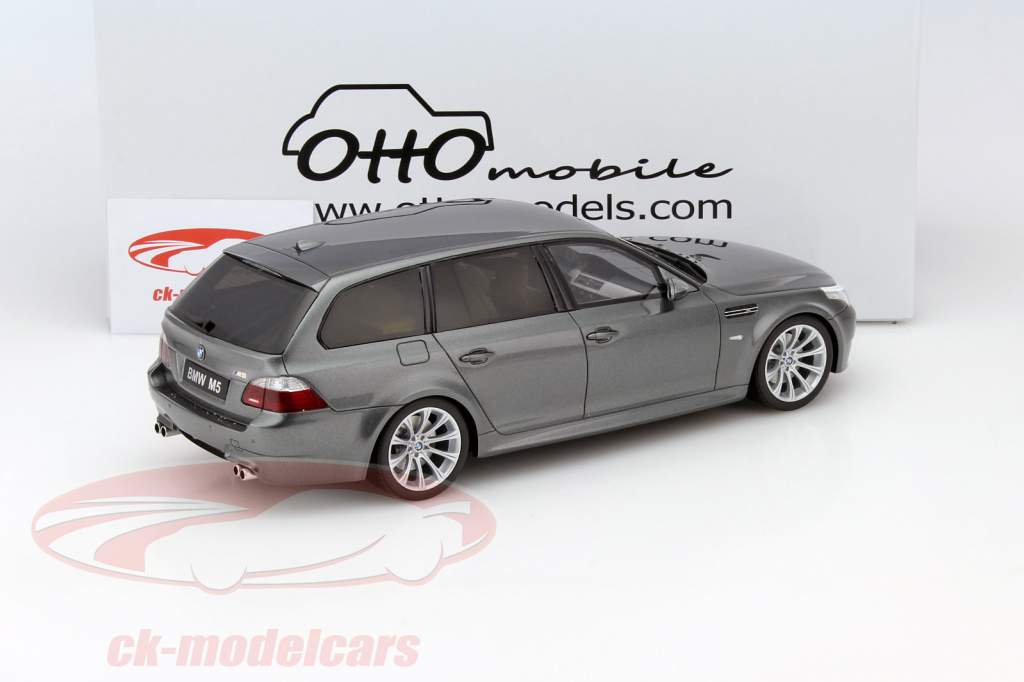BMW M5 (E61) Touring année 2007 argent 1:18 OttOmobile