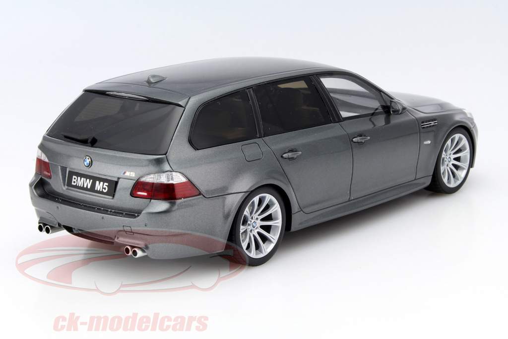 BMW M5 (E61) Touring année 2007 argent 1:18 OttOmobile