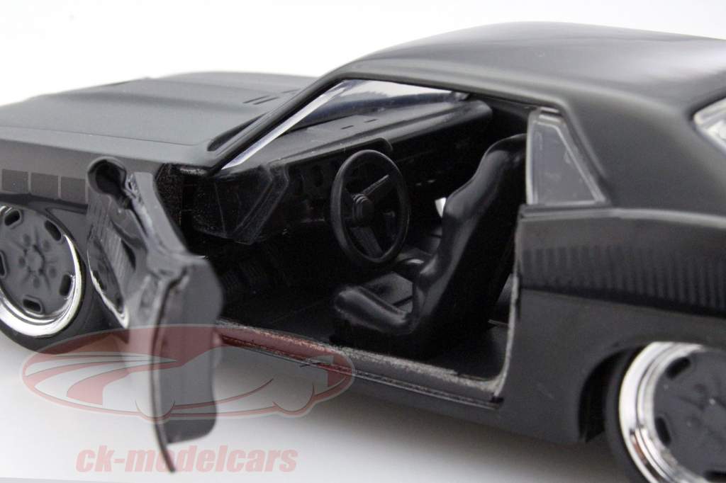 Letty's Plymouth Barracuda film Fast & Furious 7 2015 zwart 1:32 Jada Toys