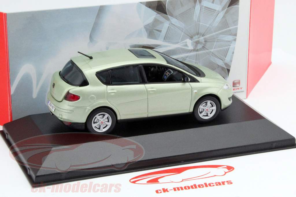 Seat Toledo год 2004 зеленый 1:43 Ixo