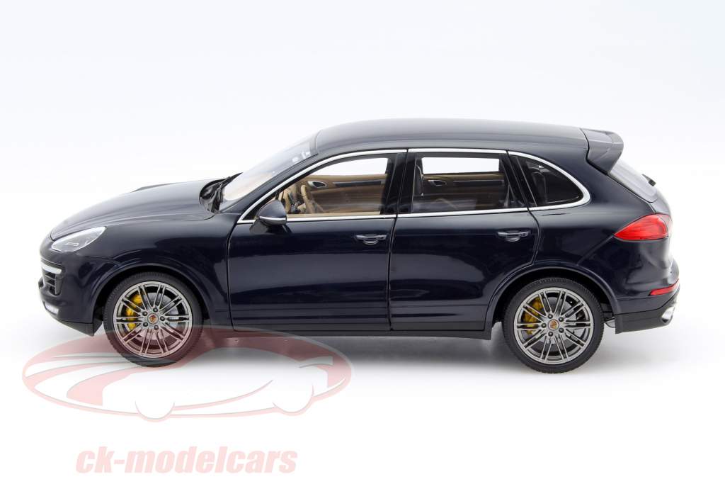 Porsche Cayenne Turbo S jaar 2014 blauw metalen 1:18 Minichamps