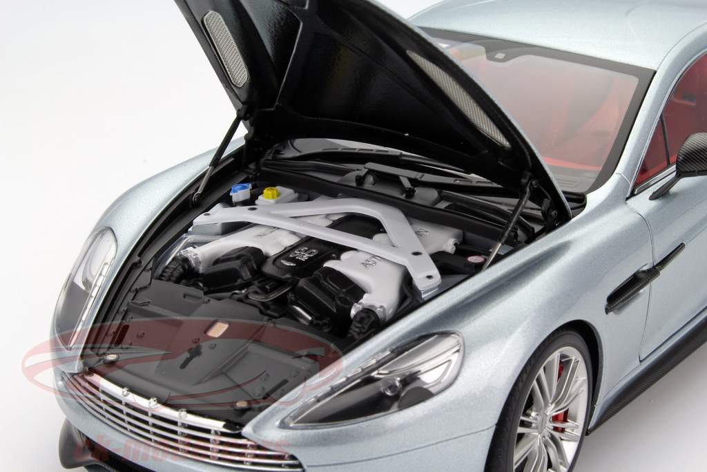 Aston Martin Vanquish год 2015 Skyfall серебряный 1:18 AUTOart