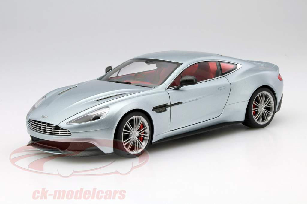 Aston Martin Vanquish год 2015 Skyfall серебряный 1:18 AUTOart
