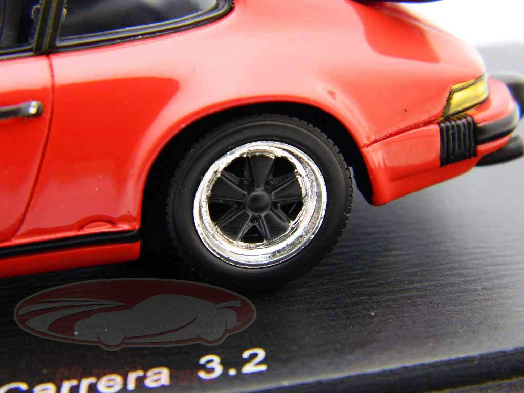 Porsche 911 Carrera 3.2 inidschred 1:43 Spark