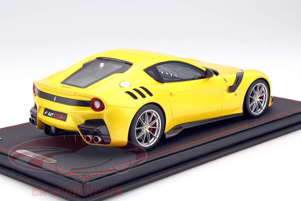 Ferrari F12 TDF 年 2015 黄色 1:18 BBR