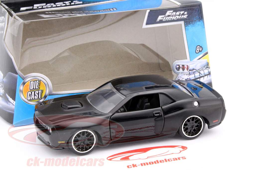 Dom's Dodge Challenger SRT8 Fast and Furious black 1:32 Jada Toys