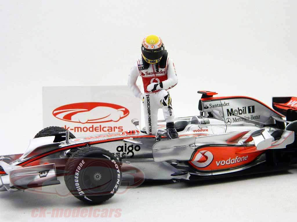 L. Hamilton driver figure formula one 2011 standing on the wall 1:18 TopMo